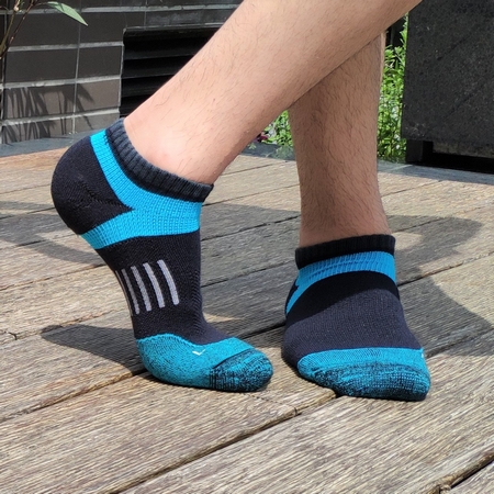 iwaz愛襪子-吸排氣墊運動襪／滿600出貨
